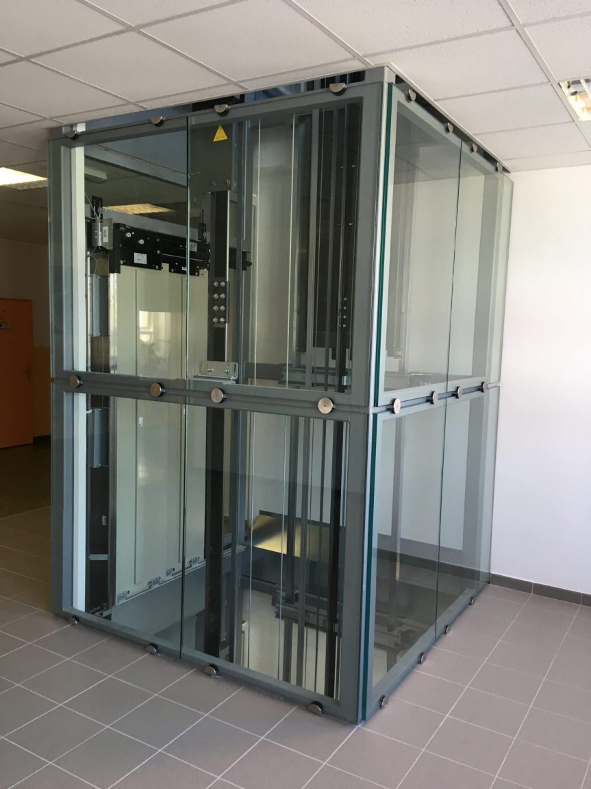 V základní škole Leandra Čecha mají od března 2019 bezbariérový výtah a moderně vybavenou učebnu technických prací